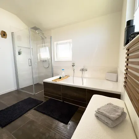 Serenity Vista Retreat Homestay *